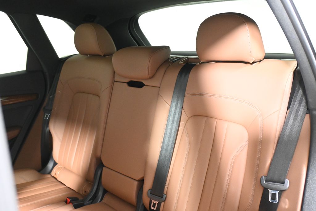 Thumbnail: 2021 Audi Q5 - 4