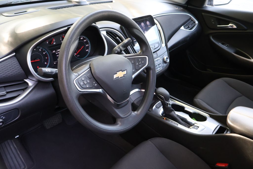 Thumbnail: 2024 Chevrolet Malibu - 30