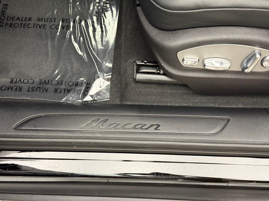 Thumbnail: 2026 Porsche Macan - 28
