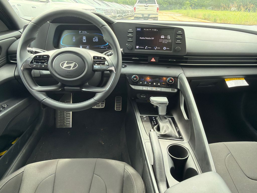Used 2025 Red Hyundai SEL Sport image 19