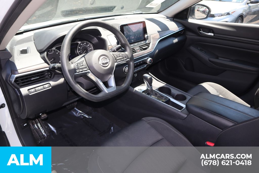 Used 2025 White Nissan 2.5 SV image 10