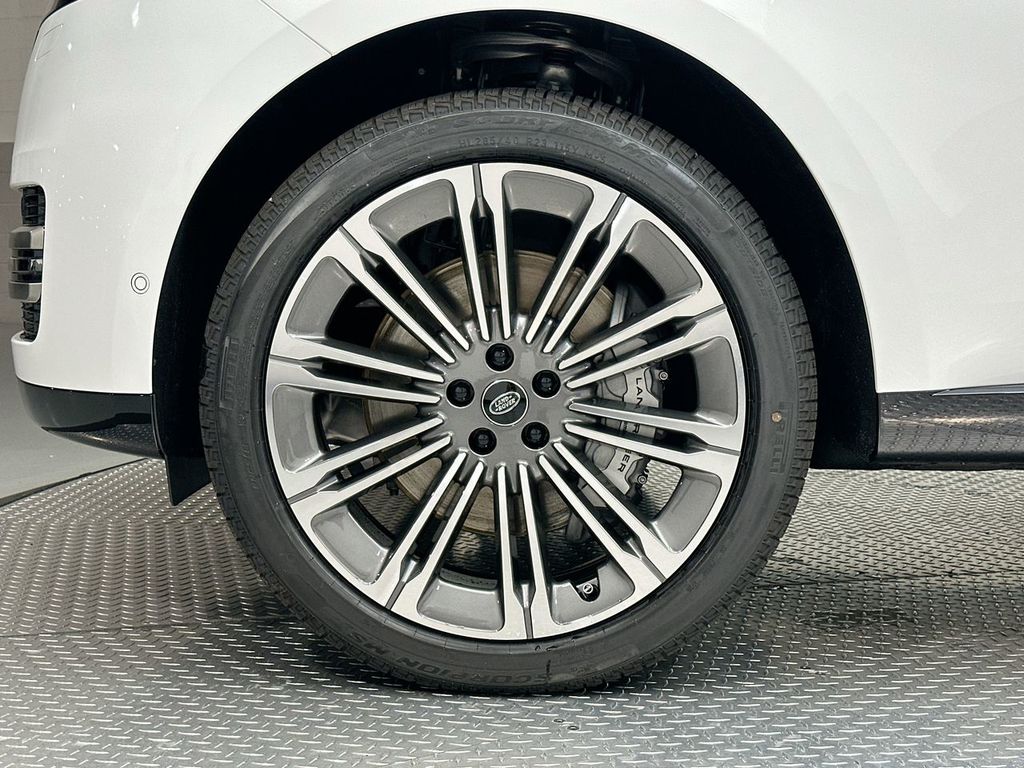 Thumbnail: 2025 Land Rover Range Rover - 4