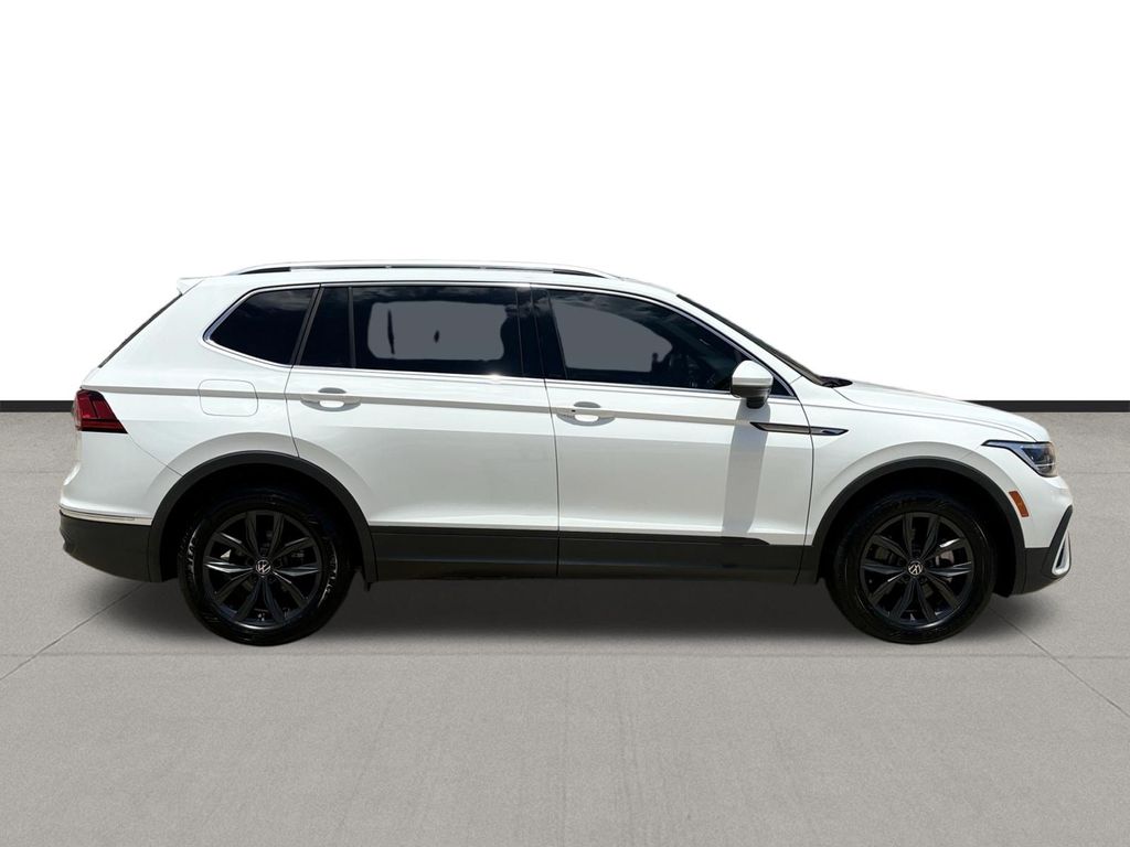 2024 Volkswagen Tiguan 2.0T SE - 3