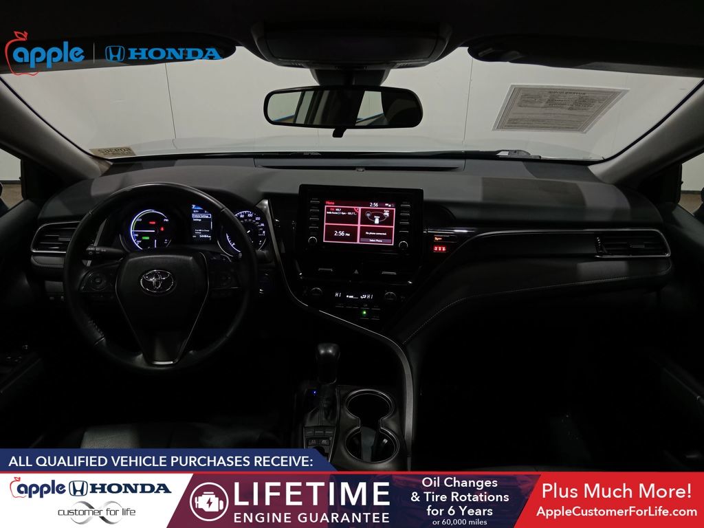 2022 Toyota Camry SE Hybrid