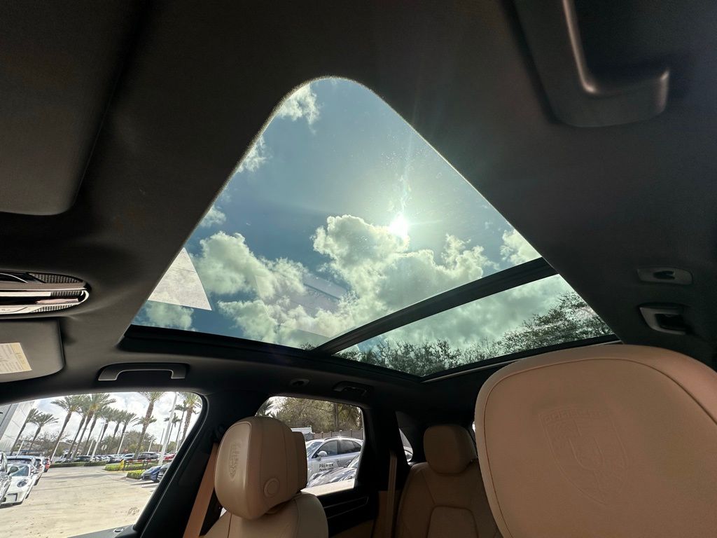 Thumbnail: 2023 Porsche Cayenne - 24