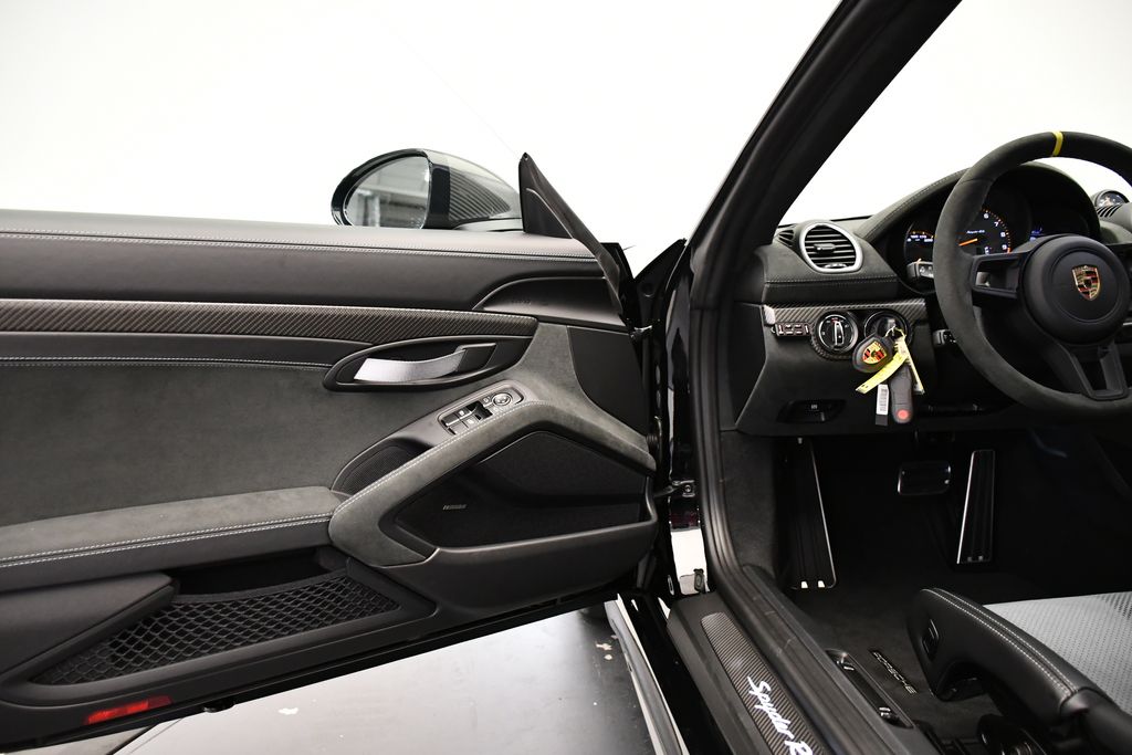 Thumbnail: 2025 Porsche  - 28