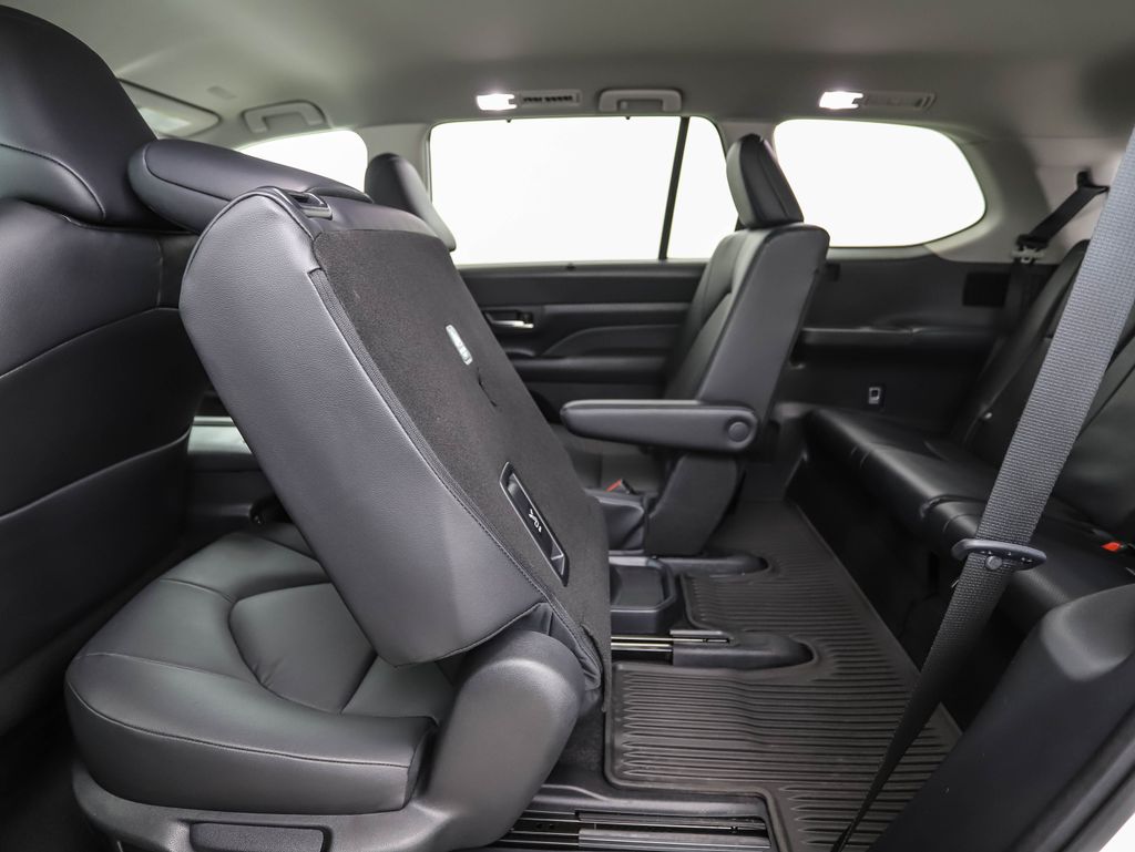 Thumbnail: 2024 Toyota Grand Highlander - 23