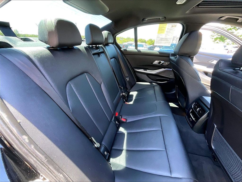 2021 BMW 3 Series — photo 16