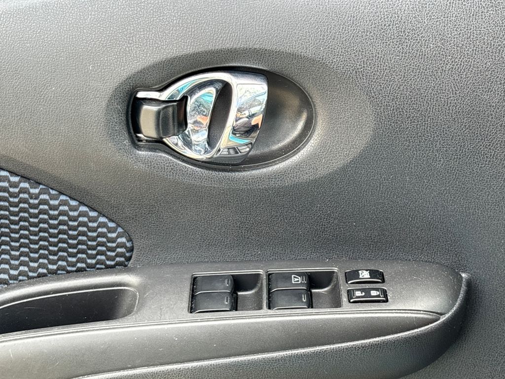 2015 Metallic Peacock Nissan Versa Note SV FWD Hatchback