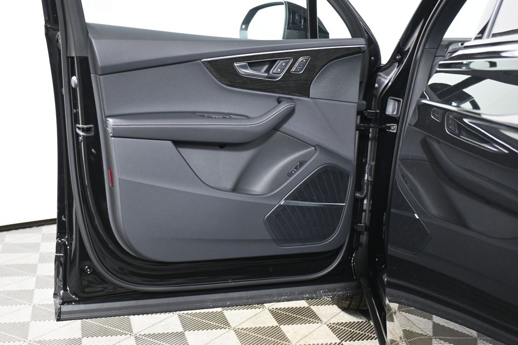 Thumbnail: 2026 Audi Q7 - 23