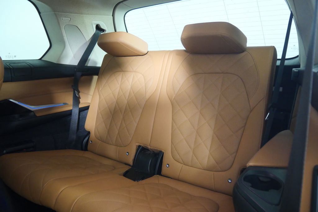 Thumbnail: 2024 BMW X7 - 14