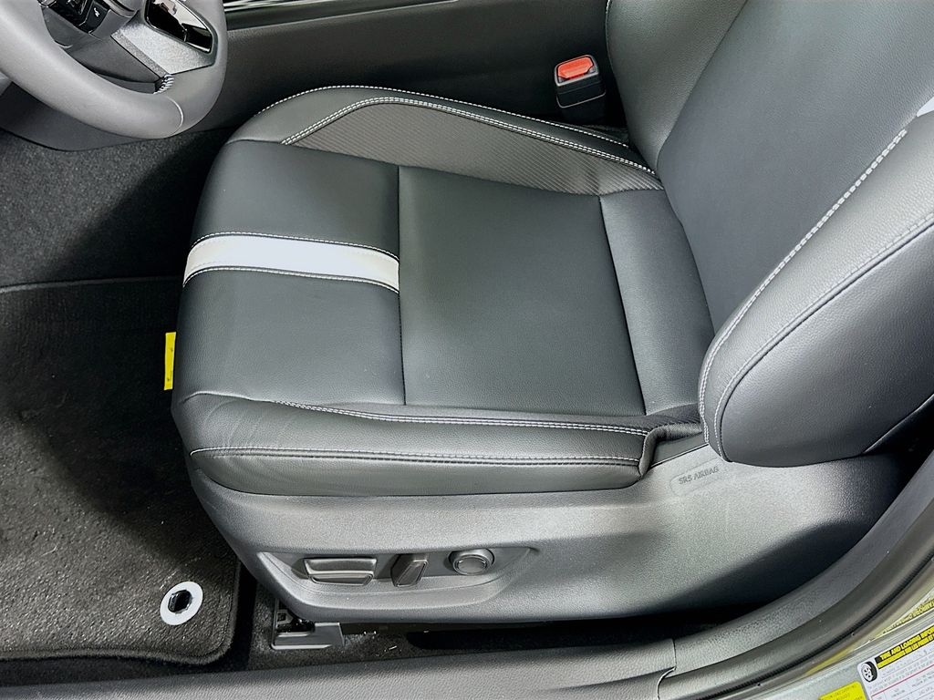 Thumbnail: 2025 Toyota Camry - 20