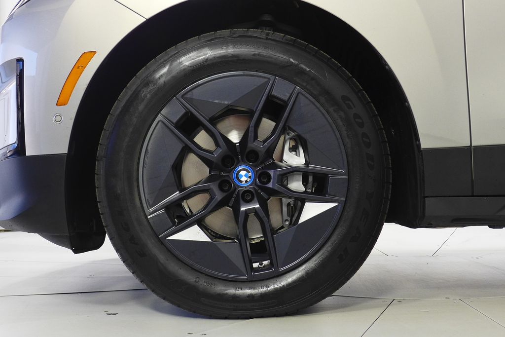 Thumbnail: 2023 BMW iX - 5