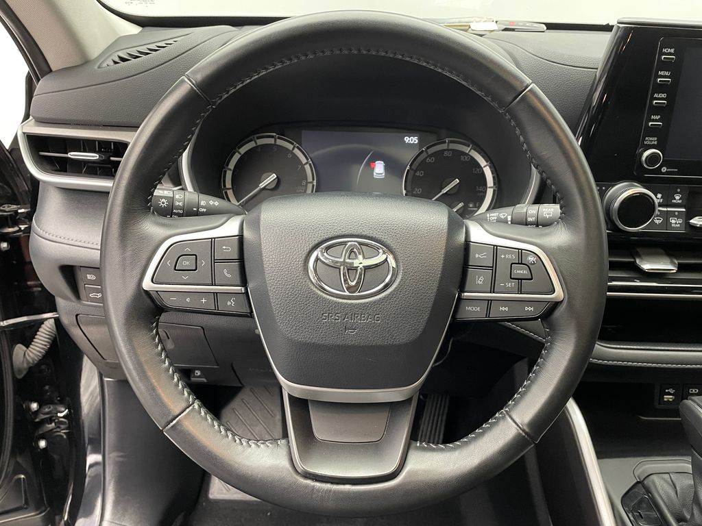 Thumbnail: 2022 Toyota Highlander - 21