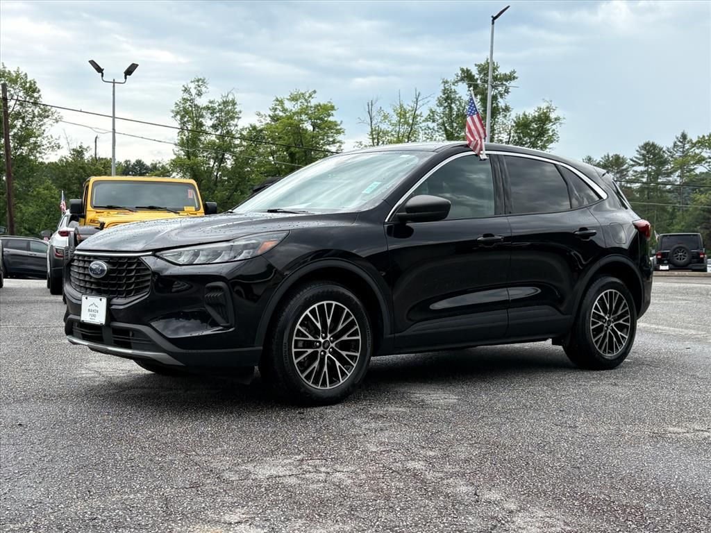 Black Metallic 2023 Ford Escape Hybrid Active AWD SUV / Crossover All-Wheel Drive Continuously Variable Transmission