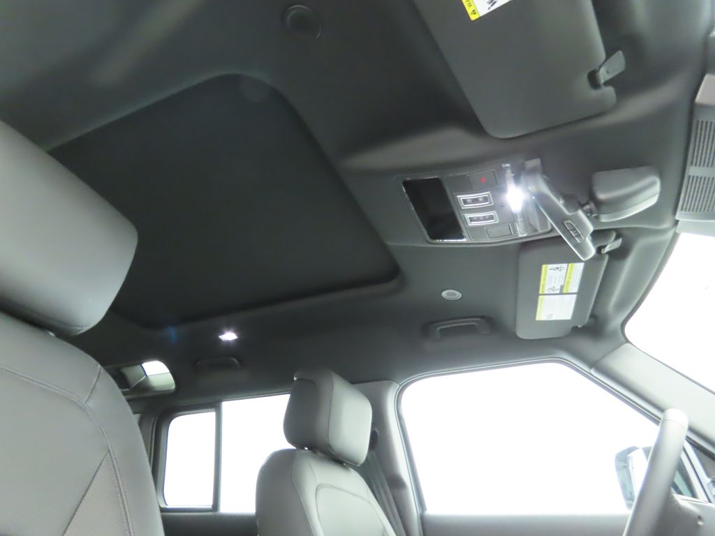 2025 Land Rover Defender 110 18
