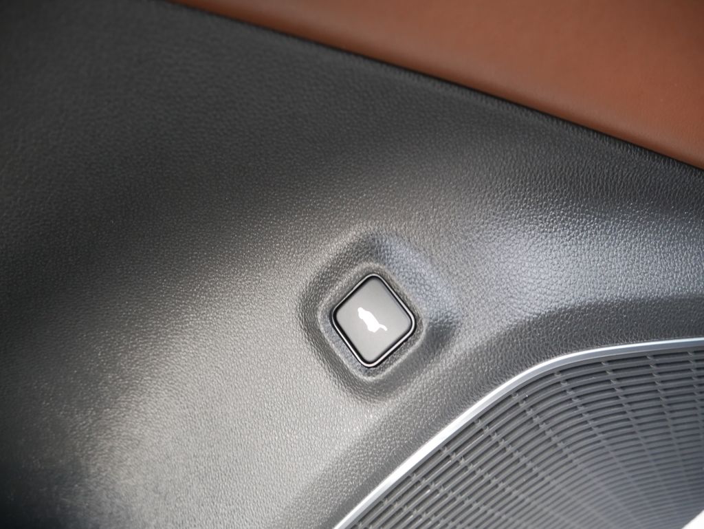 Thumbnail: 2023 Acura MDX - 18