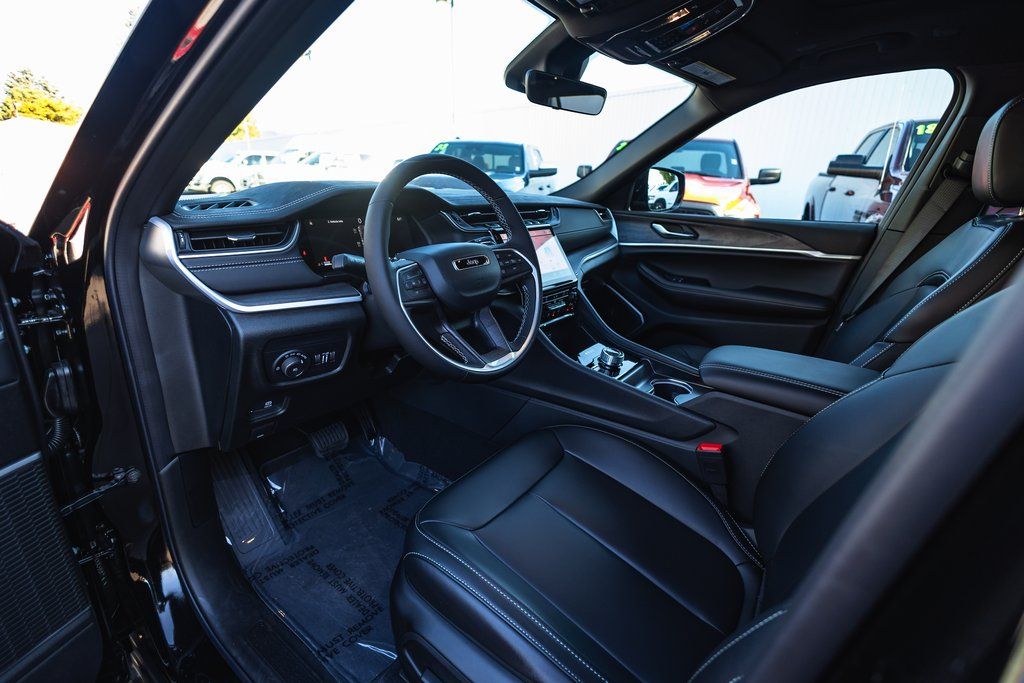 2025 Jeep Grand Cherokee Limited thumbnail 18