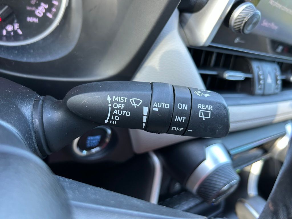 Thumbnail: 2022 Toyota RAV4 - 21