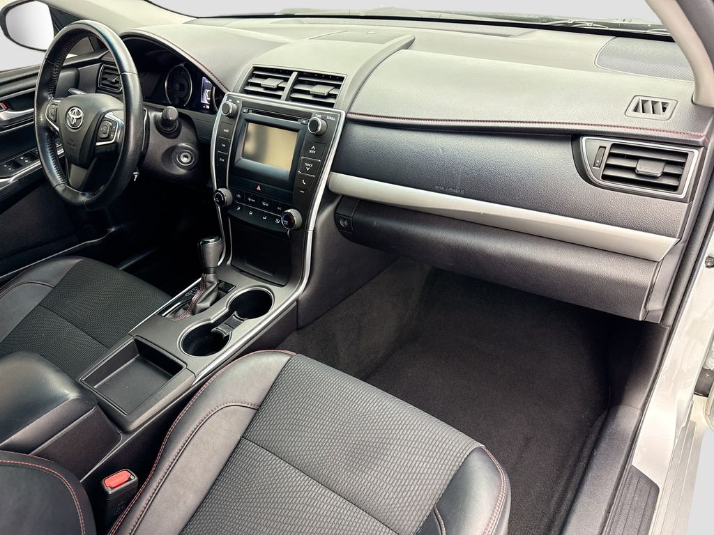 Thumbnail: 2016 Toyota Camry - 15