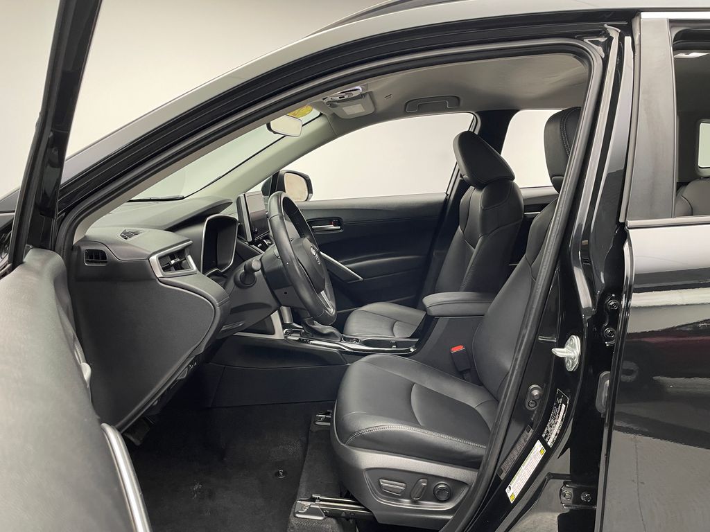 2023 Toyota Corolla Cross XLE 12