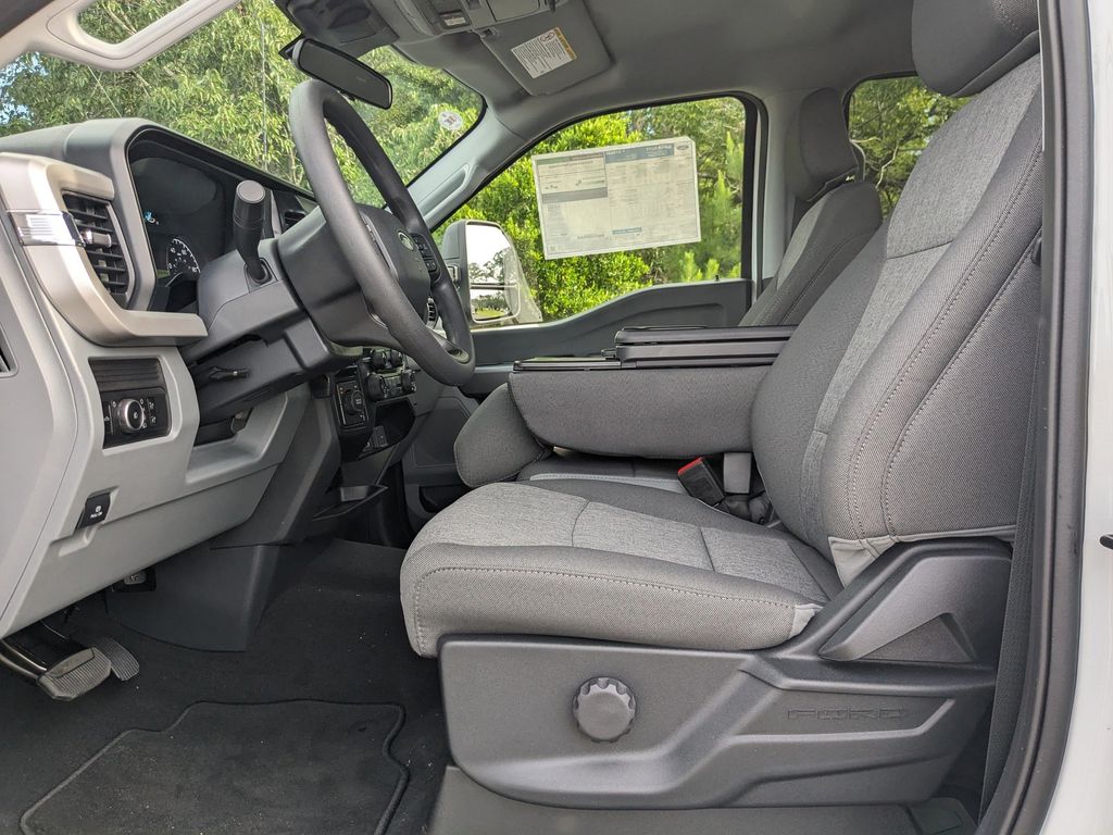 2025 Ford F-250 Super Duty XL