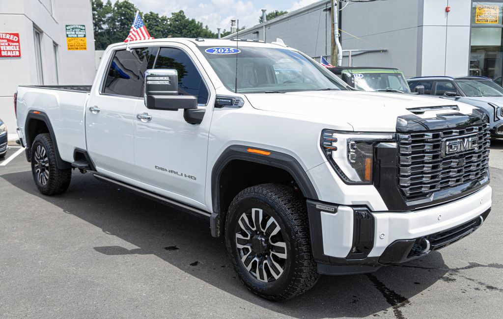 Used 2025 White GMC Denali Ultimate image 8