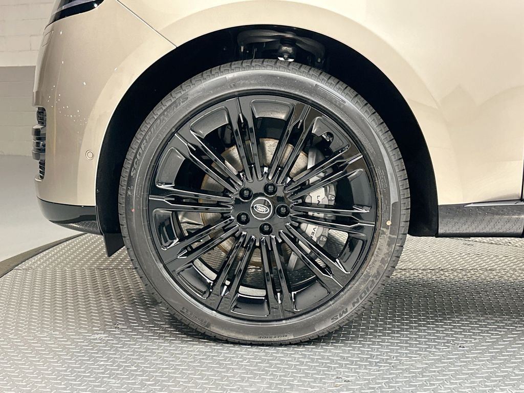 2025 Land Rover Range Rover SE 4