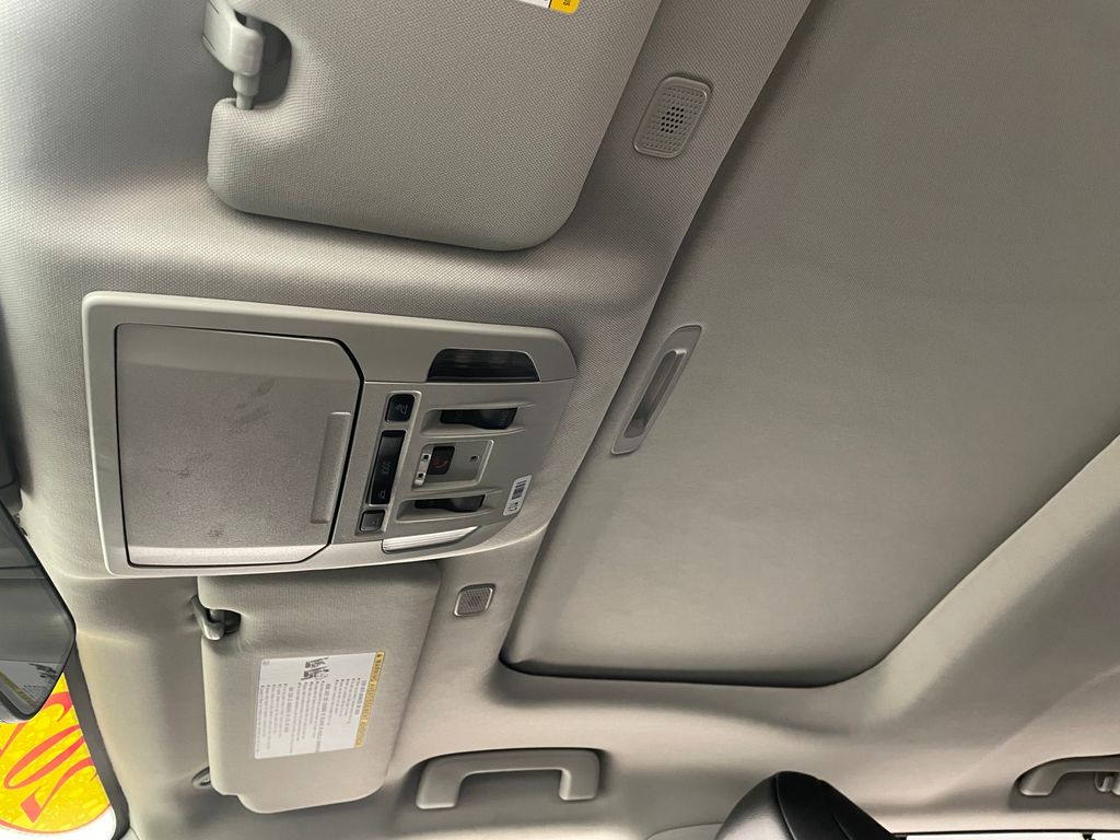 2024 Toyota Highlander XLE 31