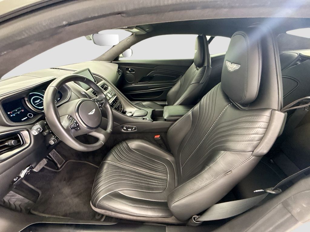 Thumbnail: 2018 Aston Martin DB11 - 17