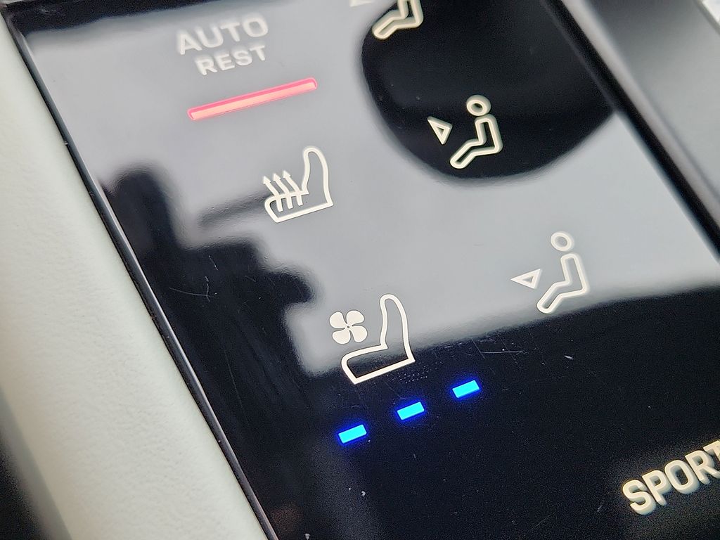 Thumbnail: 2022 Porsche Macan - 24