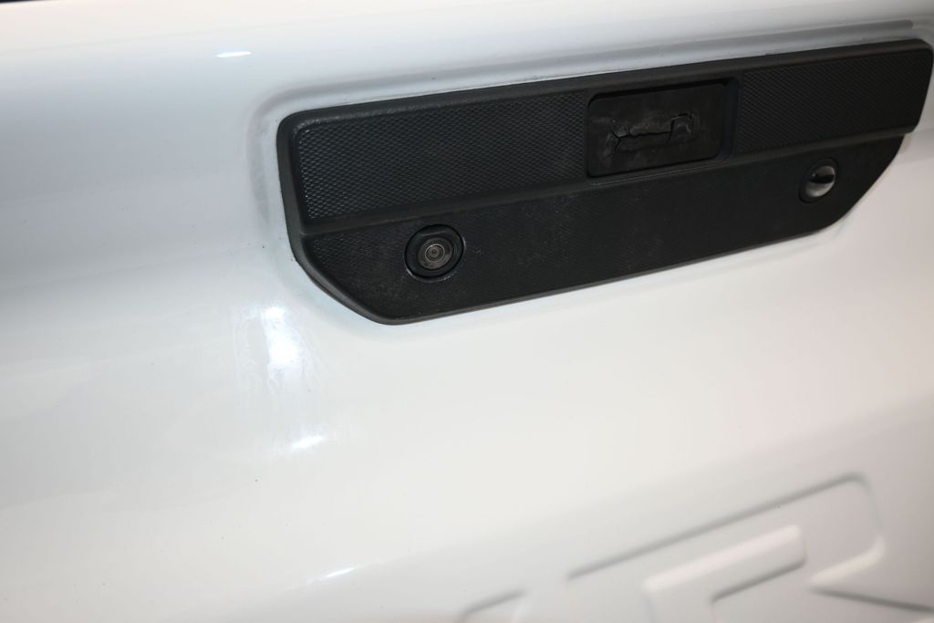 Used 2022 Summit White Chevrolet Custom image 38