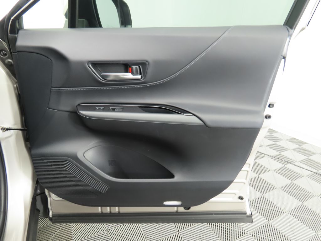 2021 Toyota Venza LE 25