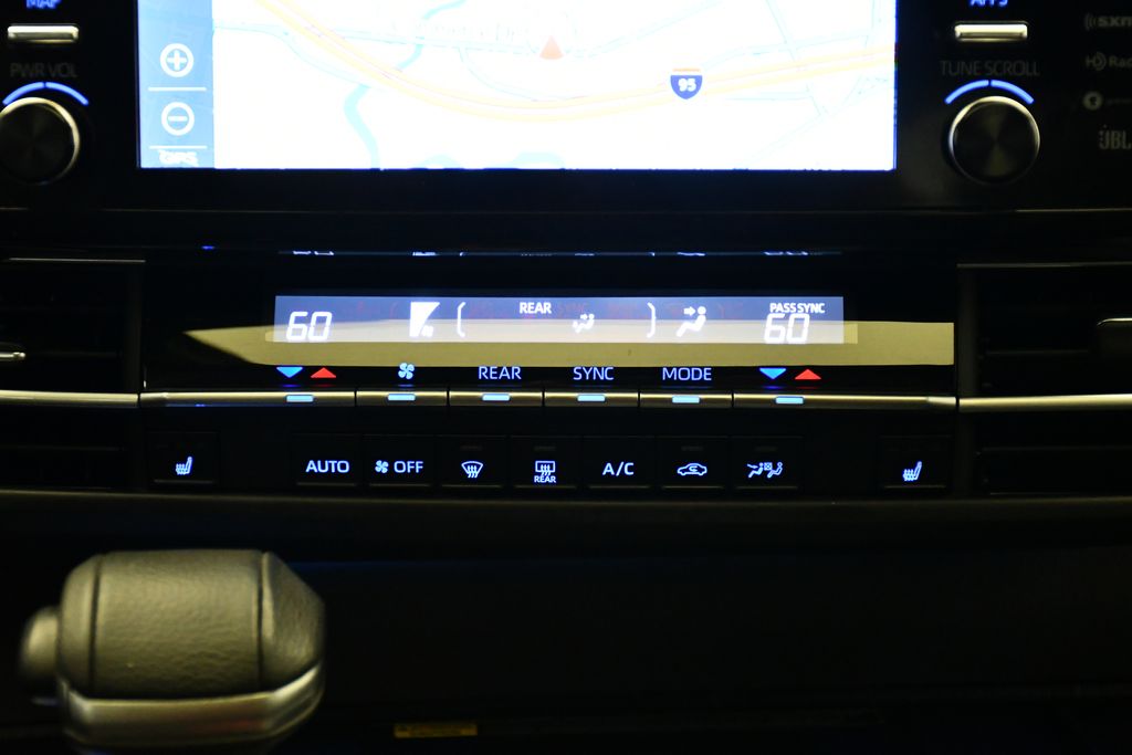 2023 Toyota Sienna XSE 24