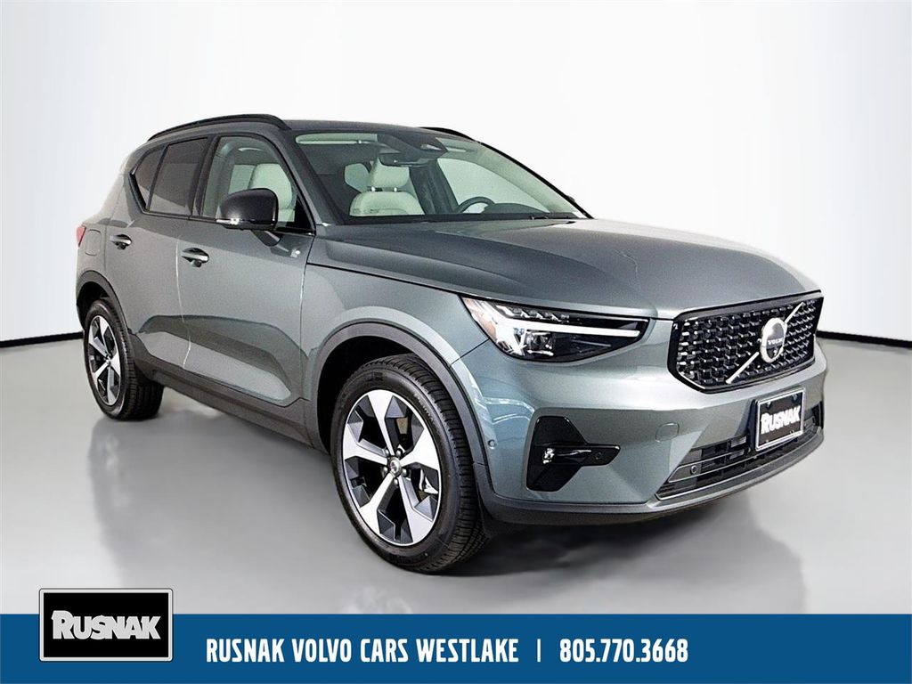 Forest Lake 2026 Volvo XC40 B5 Plus AWD SUV / Crossover All-Wheel Drive Automatic