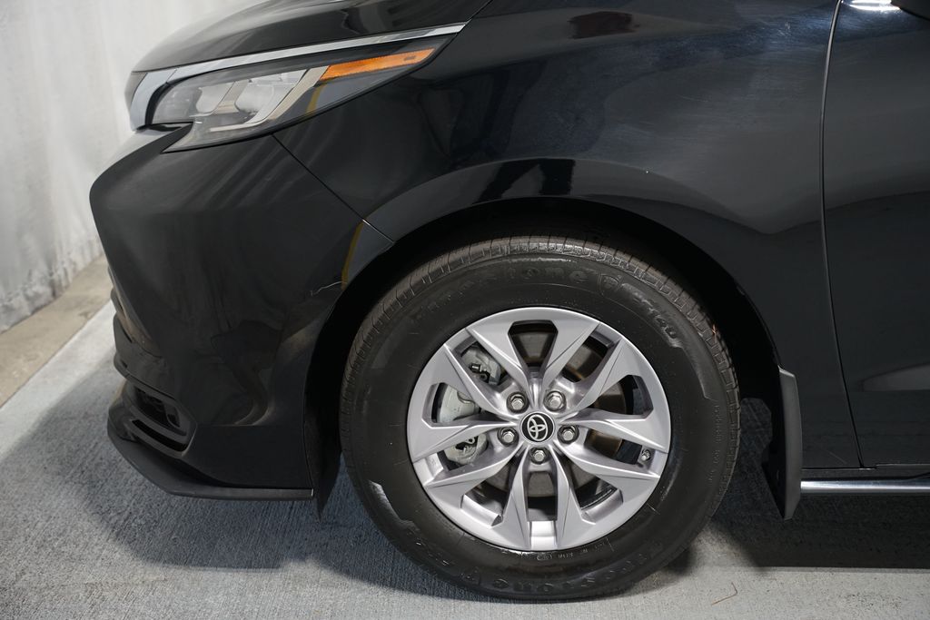 Thumbnail: 2022 Toyota Sienna - 5