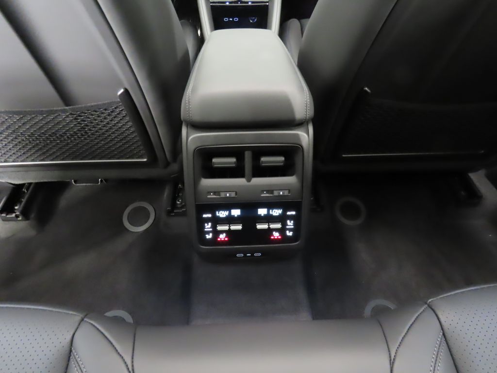 Thumbnail: 2025 Porsche Macan - 32