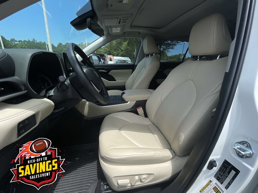 Used 2025 Toyota Highlander SUV