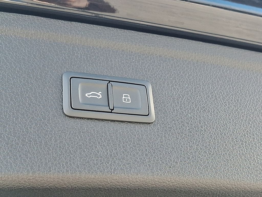 Thumbnail: 2022 Audi SQ5 - 28