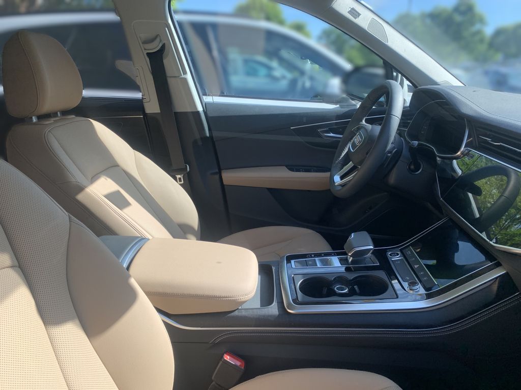 Thumbnail: 2025 Audi Q7 - 4