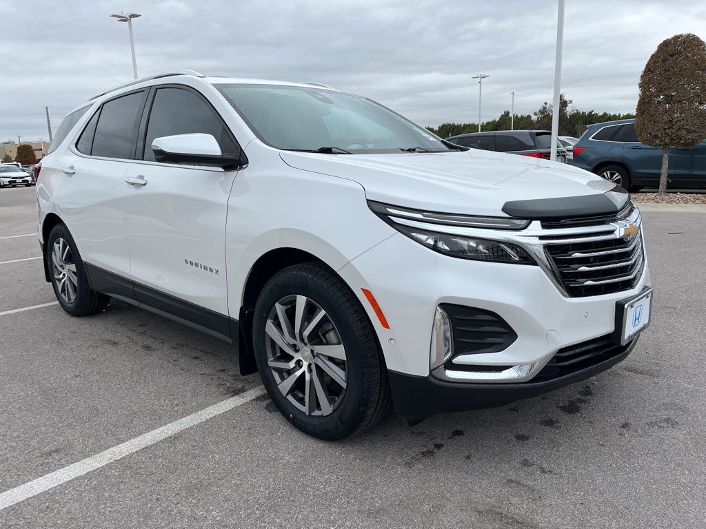 Thumbnail: 2022 Chevrolet Equinox - 3