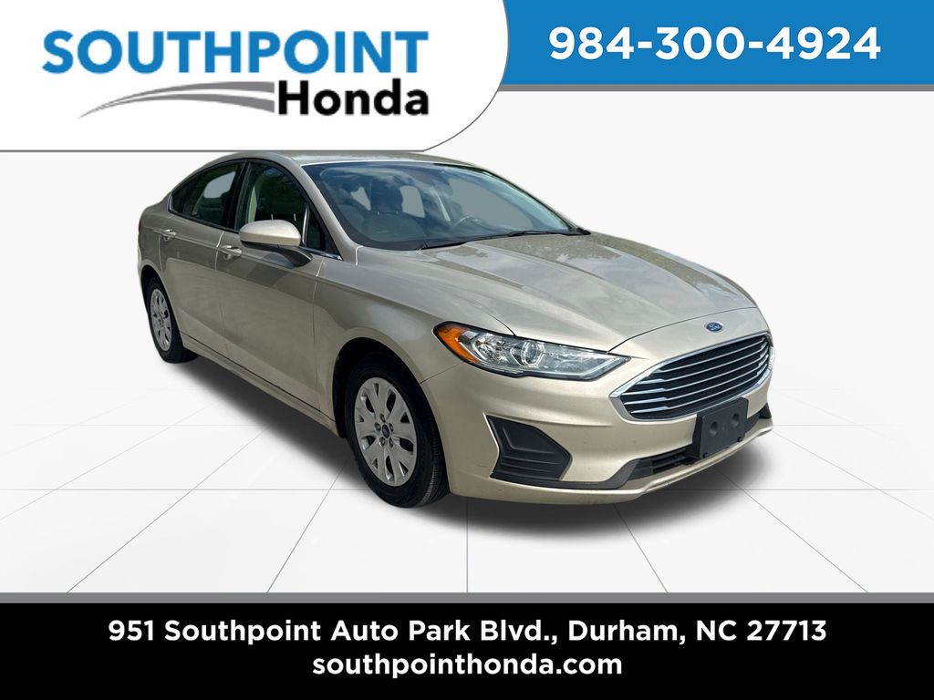 White Gold Metallic 2019 Ford Fusion Sedan Front-Wheel Drive 6-Speed Automatic