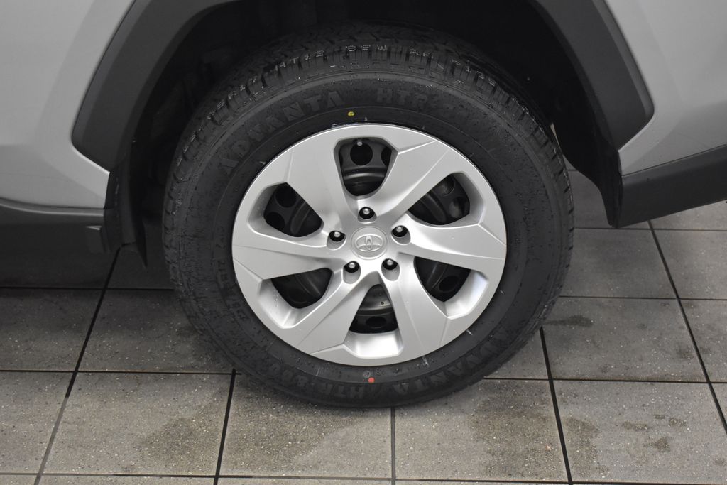 2021 Toyota RAV4 LE 12