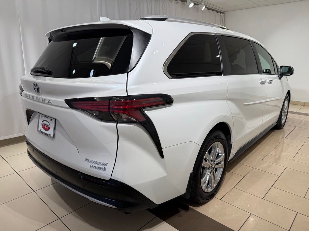 Thumbnail: 2023 Toyota Sienna - 5