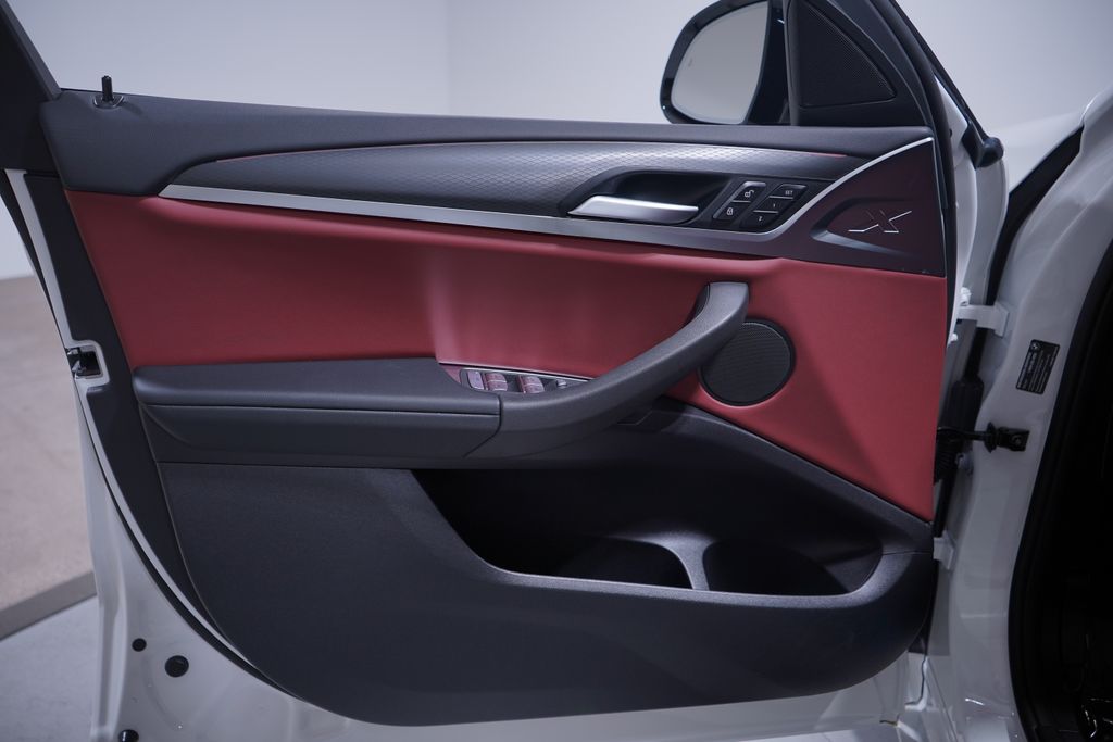 Thumbnail: 2025 BMW X4 - 10