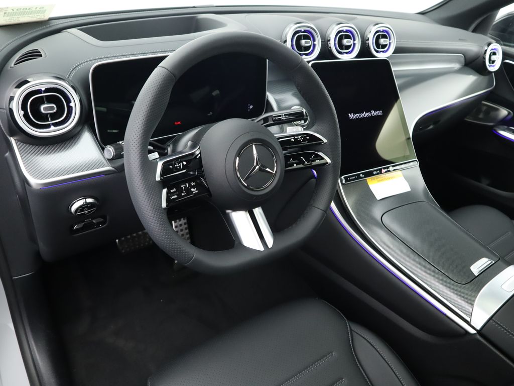 2025 Mercedes-Benz GLC 300 9