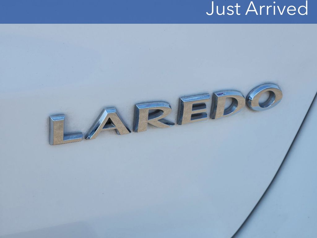 2021 Jeep Grand Cherokee Laredo E 12