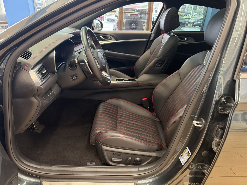 Thumbnail: 2023 Genesis G70 - 17