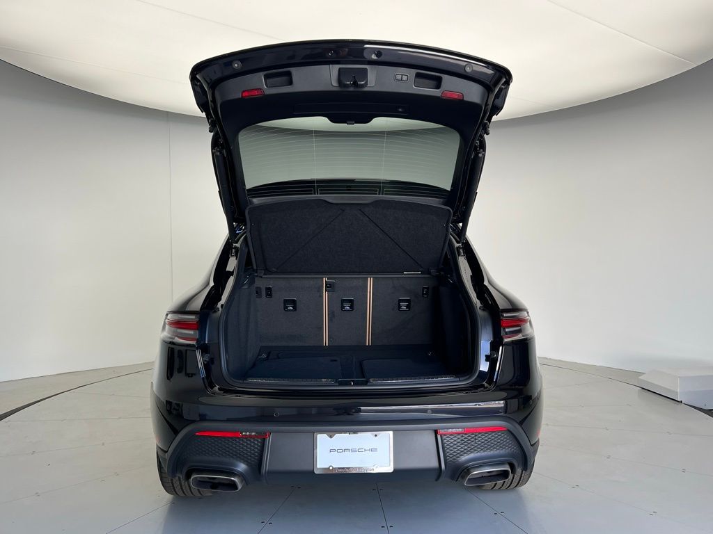 Thumbnail: 2026 Porsche Macan - 20