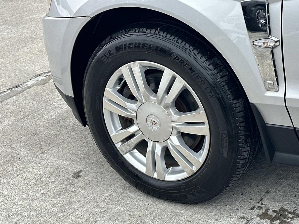 Thumbnail: 2010 Cadillac SRX - 15